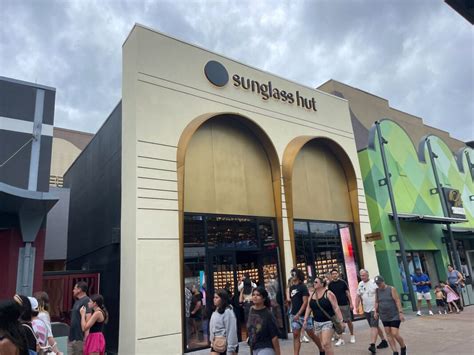 sunglass hut mayfair mall